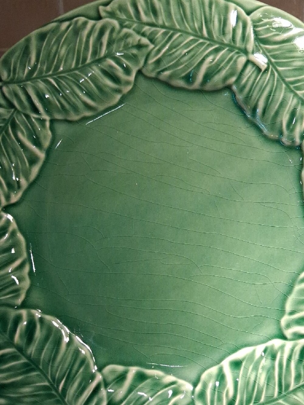 Bordallo Pinheiro Green Ceramic Leaf Border Dinner Plates - Set of 3 - Picture 5 of 6